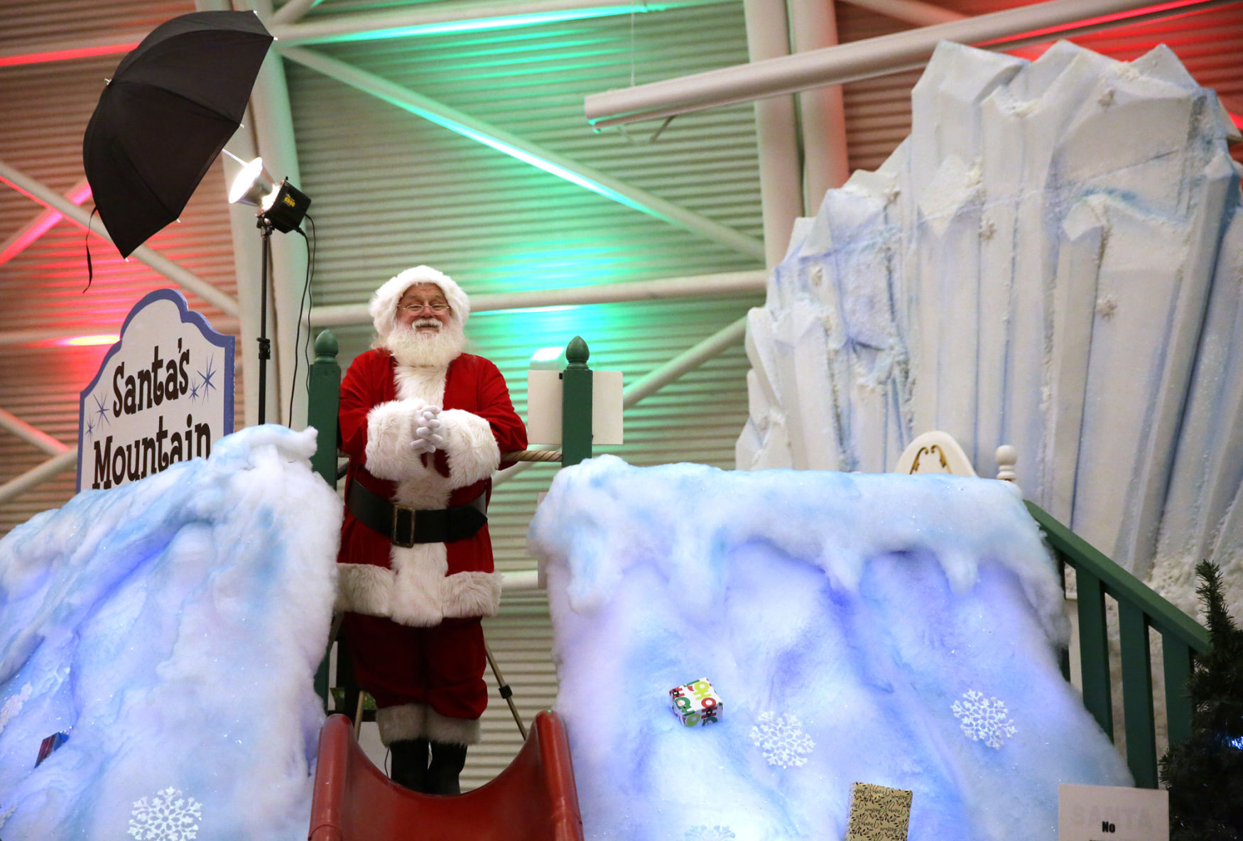 Indiana Welcome Center welcomes Santa
